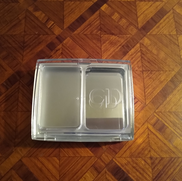 NEW. Christian Dior Silver mirrored compact case. - Picture 4 of 6